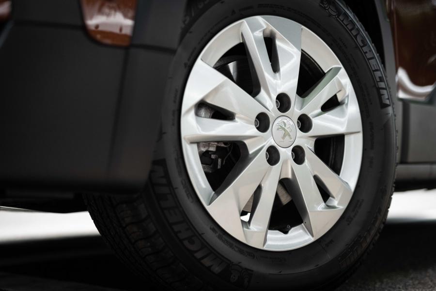 Колеса Peugeot Rifter 2019 года  (JP) (фото 23 из 23)